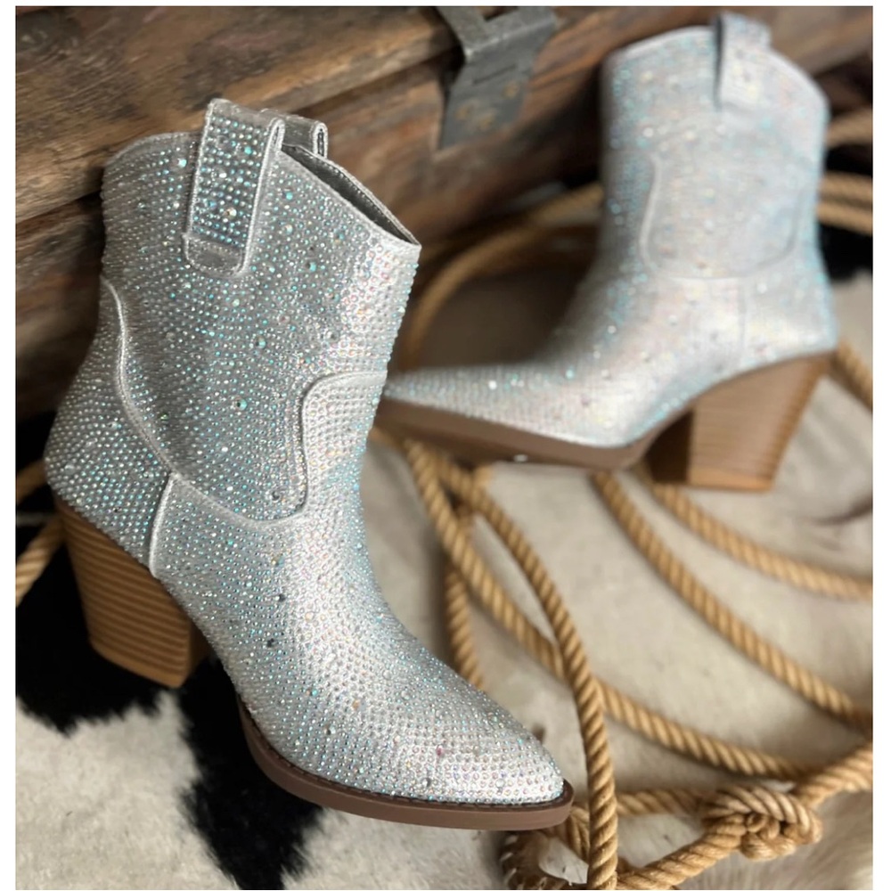 Tres Rivers Forever Booties NWT - Picture 1 of 8